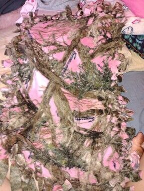 Small Pink Camo Fleece Tie-Edge Throw Blanket